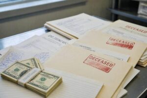 Prosecutors Say Hospice Fraud Used Identities of the Dead